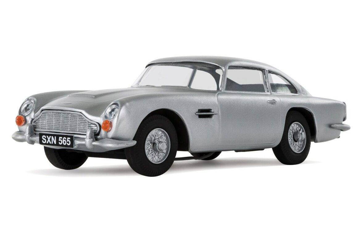 1:32 Scale AirFix Medium Starter Set - Aston Martin DB5 Silver - Kent ...